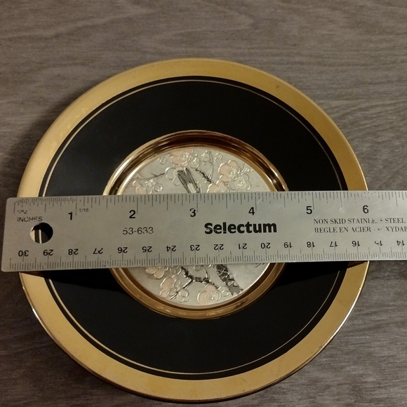 Set of 2 Japan Elegant Black and Gold Decorative Plates "The Art of Chokin" - Picture 7 of 9